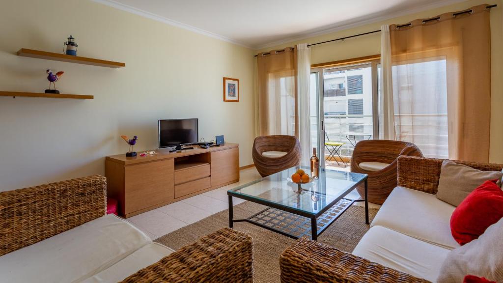 Bright & Lovesome Apartment W/ Balcony in Portimão by LovelyStay, Portimão