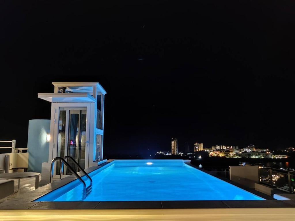 Serenity Penthouse - The Pinnacle of Luxury, Maho Reef