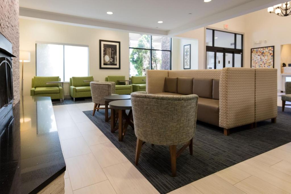 Holiday Inn Express Hotel & Suites Lexington Nw-The Vineyard photo