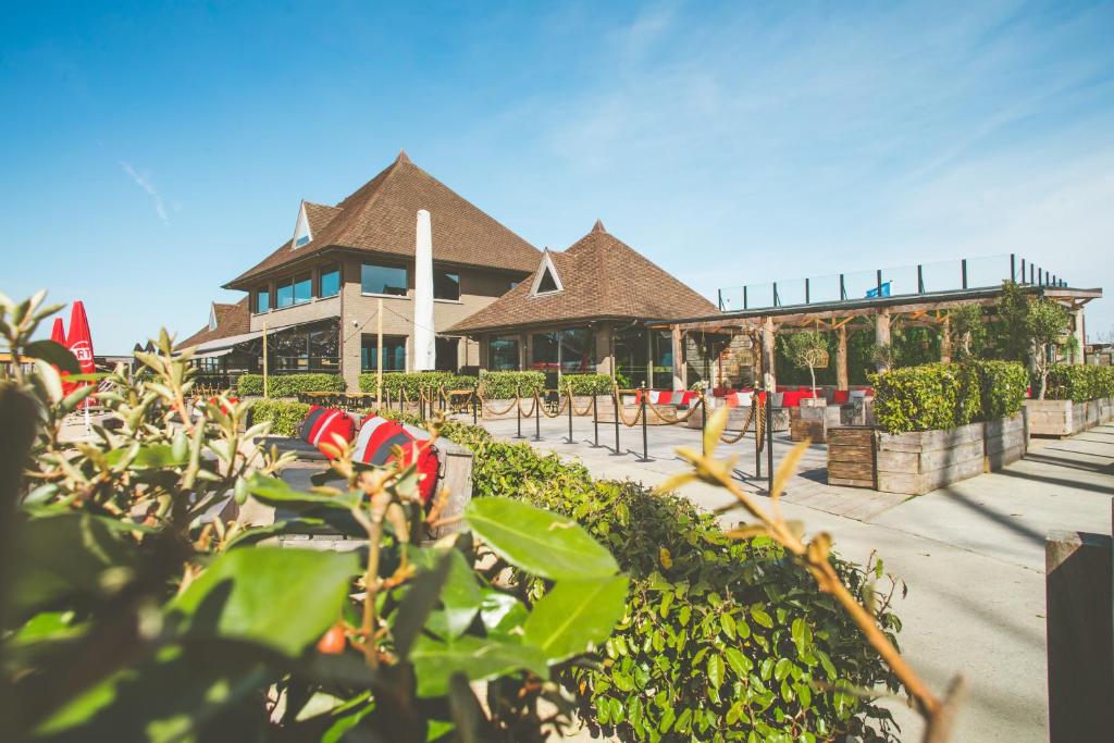 Lakeside Paradise Sport Hostel