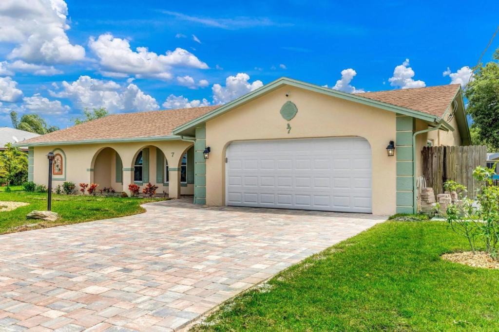 Fleming Ct Pool Home - Palm Coast, Palm Coast