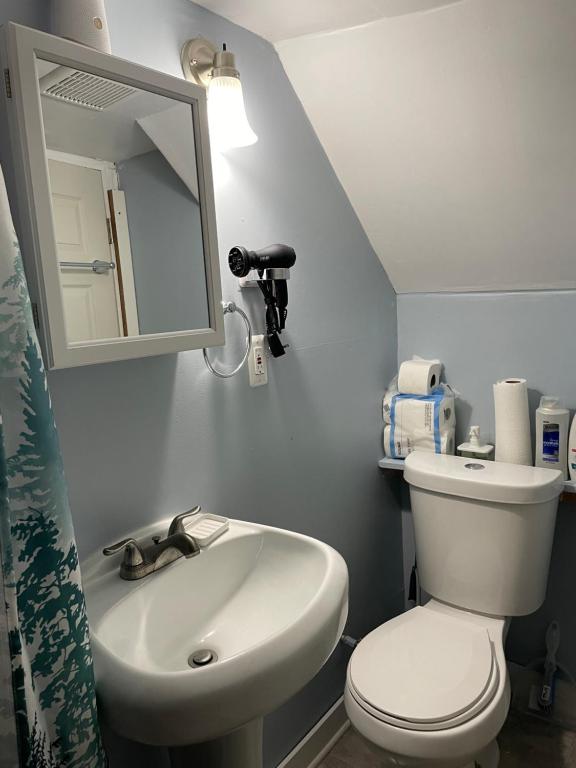 Downtown Suite - Close to Topgolf, Horseshoe Casino, UM Baltimore photo