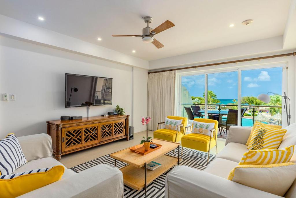 Feel At Home In This Perfect 2 Bdr With The View, Palm-Eagle Beach