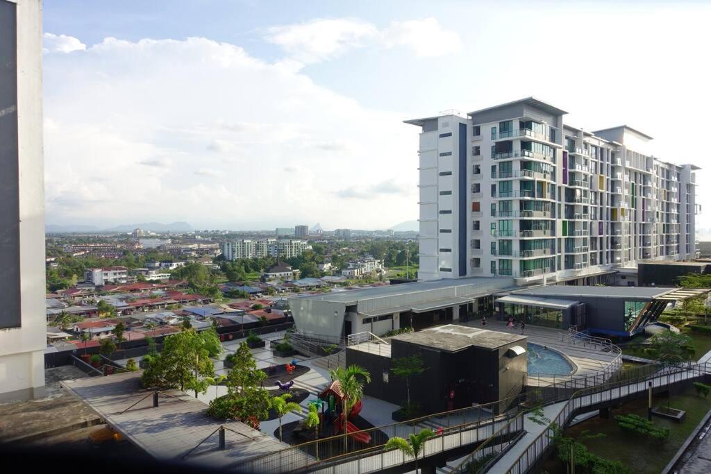 8pax Cozy Home Stay Jazz Suites 1 Vivacity Kuching Sarawak 3BR photo