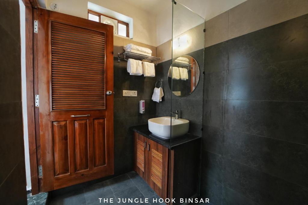 The Jungle Hook Binsar photo