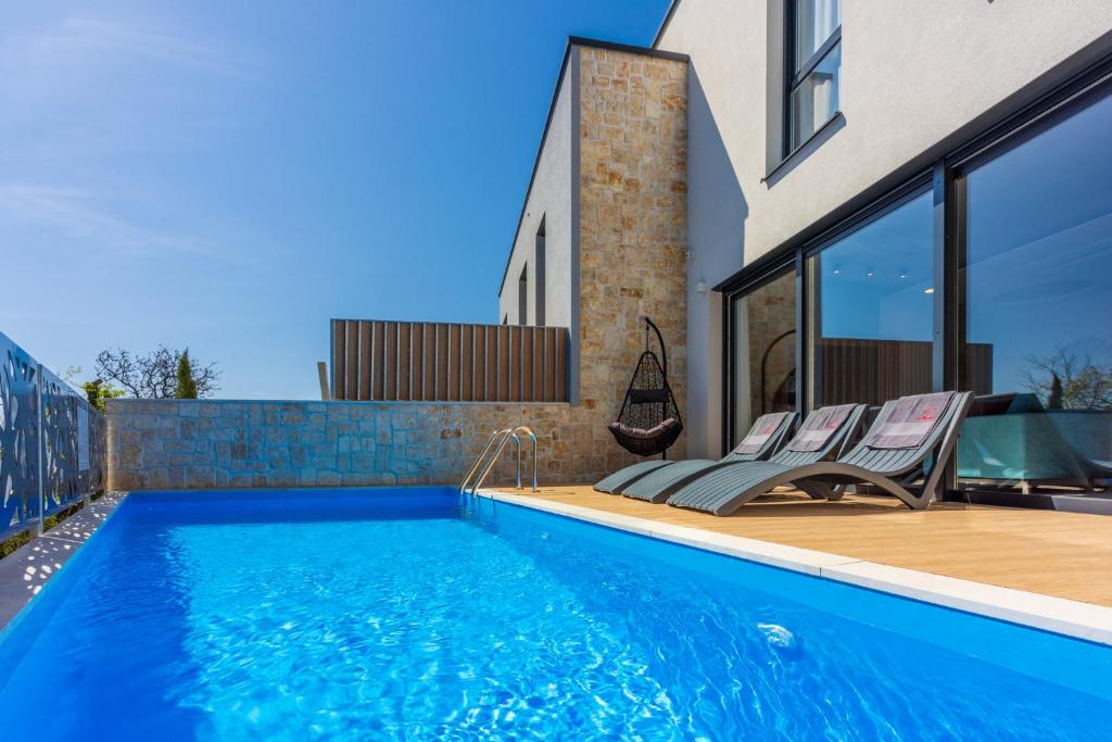 aMoris 6, Crikvenica