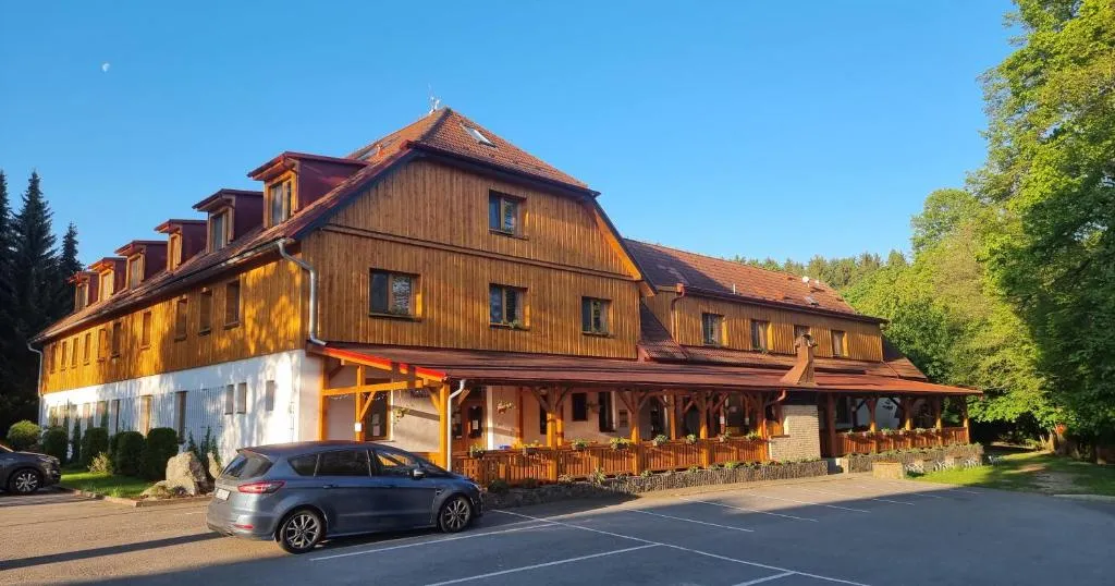 Balónový hotel a pivovar Radešín，位于Radešín的酒店