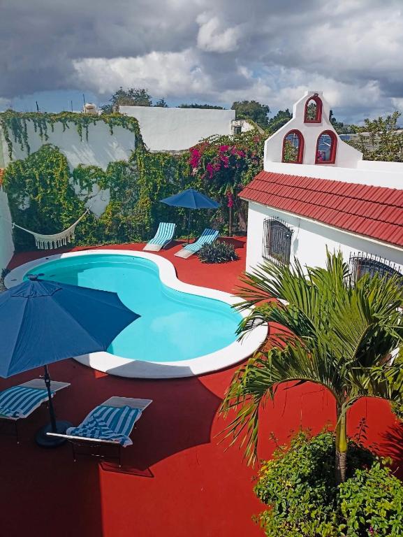 Villa Bugambilia Colonial Charm with Spacious Design and Private Pool Five Minutes from Downtown - 2