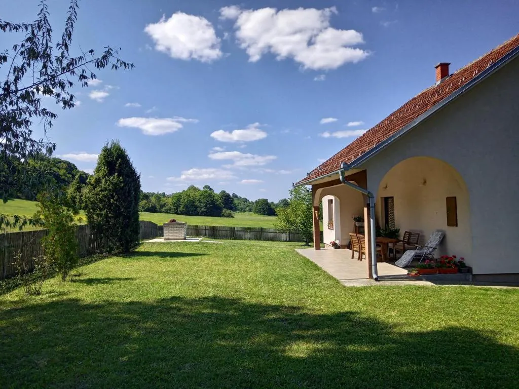 Kosmaj Casa Maia، فندق في Dučina