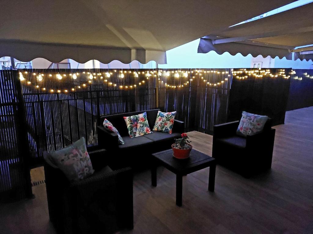 Central Apartment Near The beach with huge private terrace photo