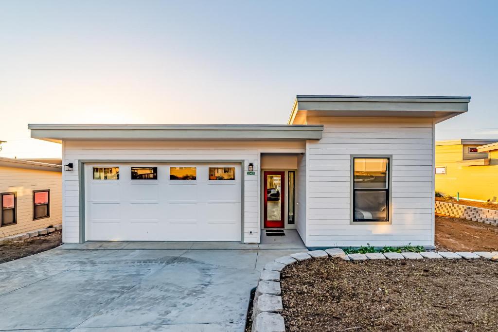 Seaside Breeze, Gold Beach