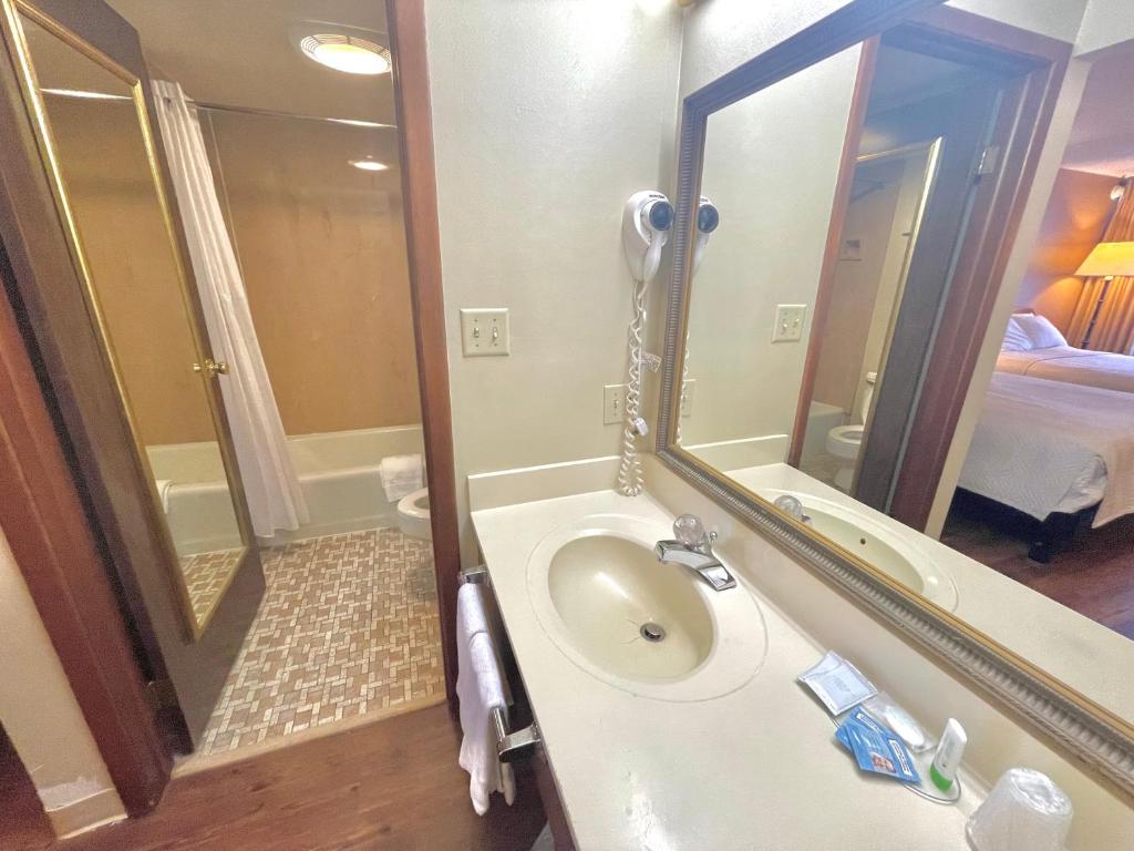 Eureka Springs Heritage Motel photo