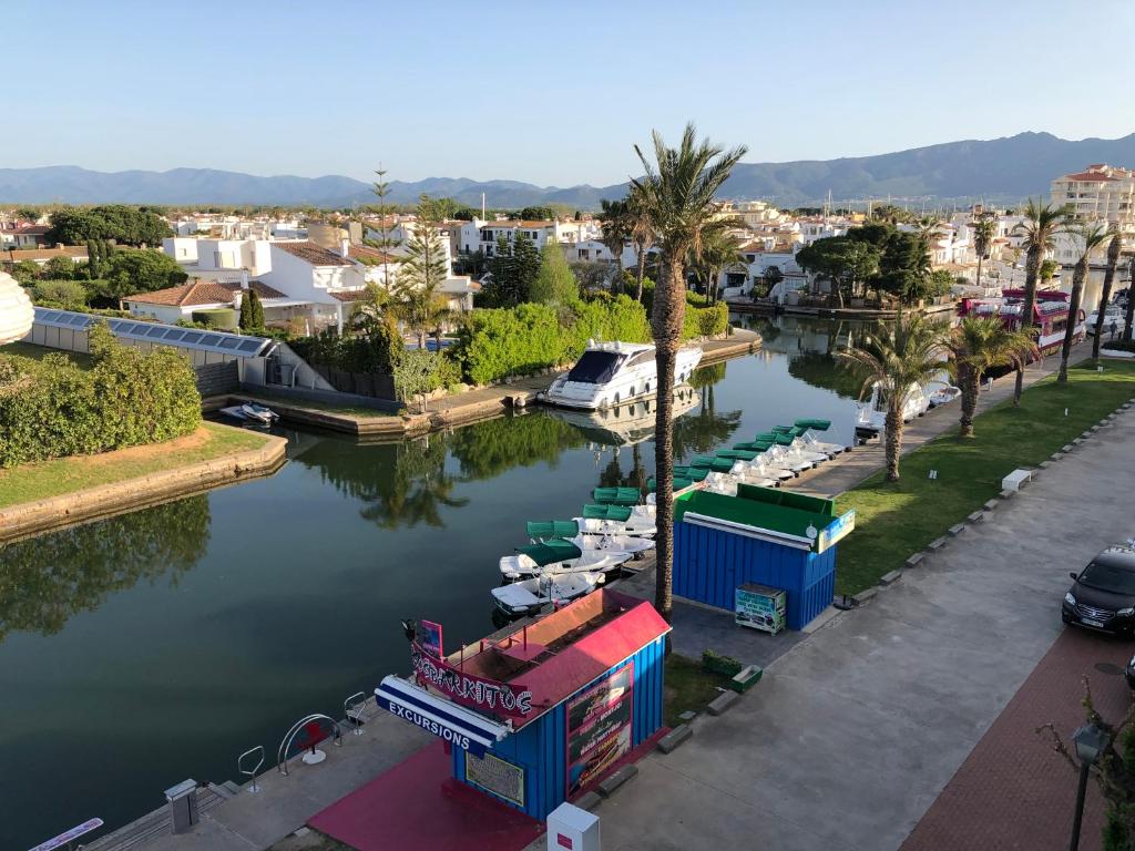 MAENA Marinola - Empuriabrava Port - 69m2- Vue canal principal - Plage centrale 500m - 1