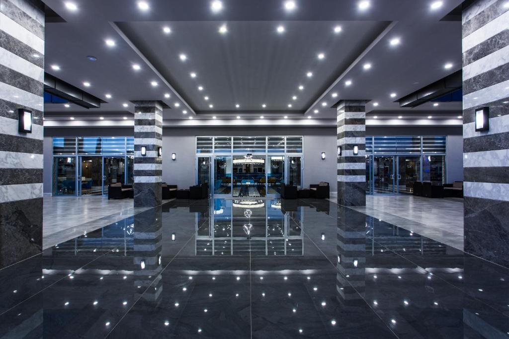 Eftalia Ocean — Hotel building in Turkler