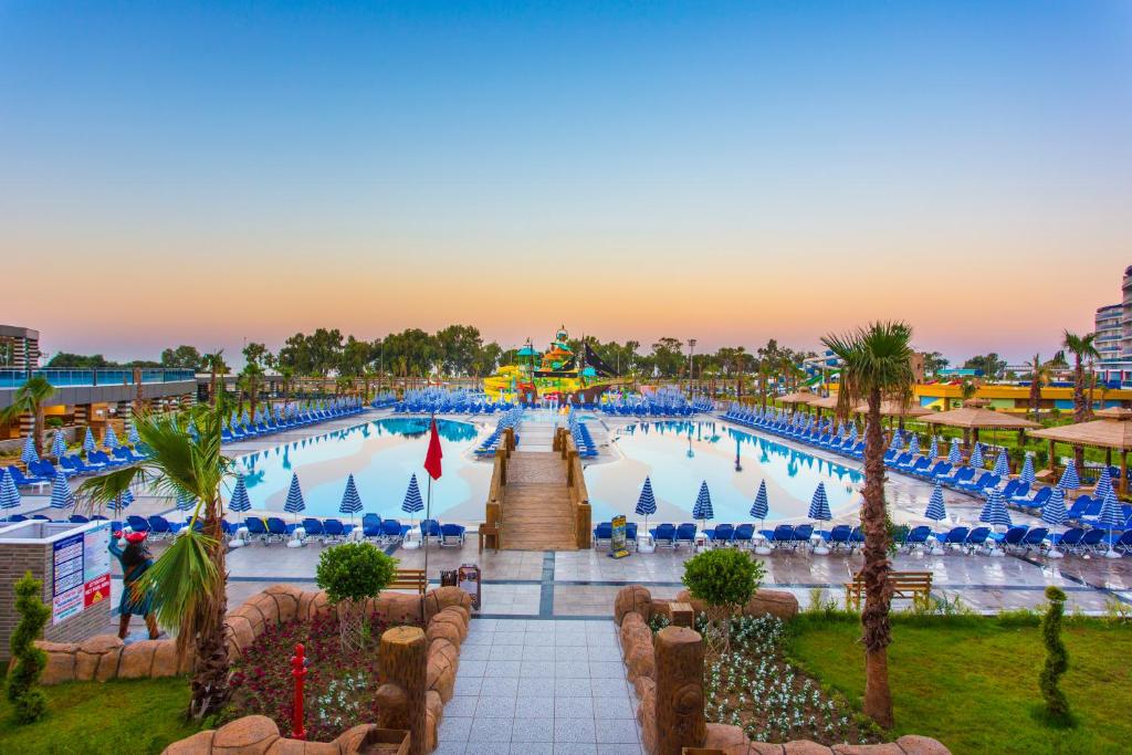 Eftalia Ocean — Swimming pool in Turkler