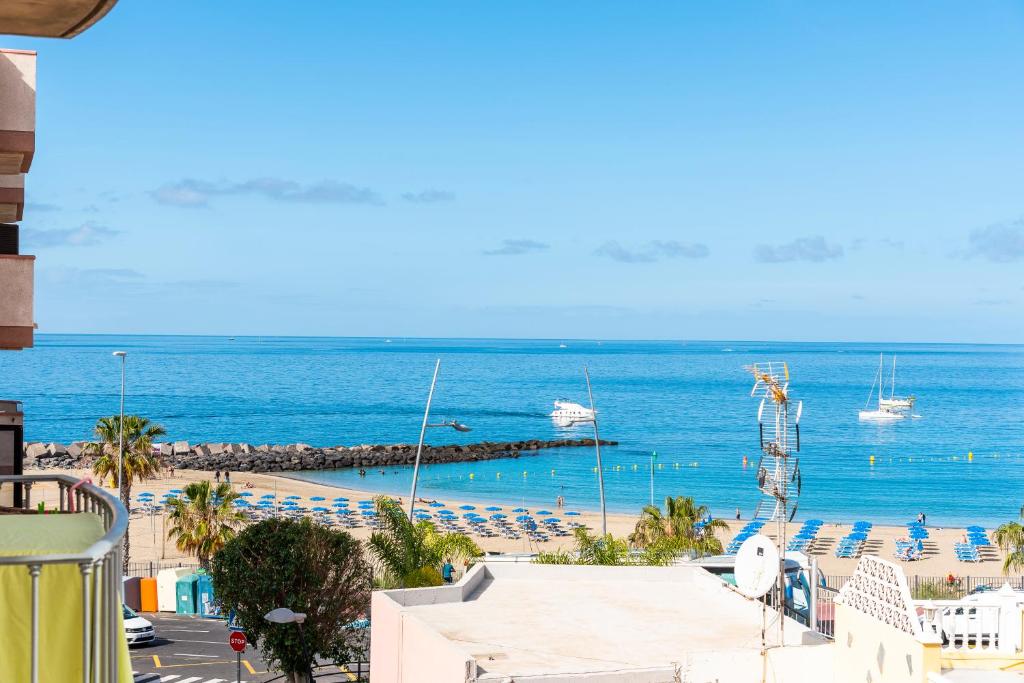 17 LOS CRISTIANOS CENTRAL by the BEACH ,WiFi, Arona