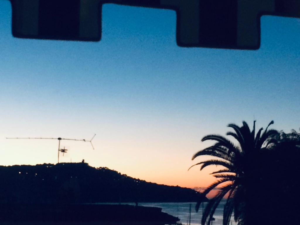 Magnifique appartement proche mer — Hotel in Villefranche-sur-Mer