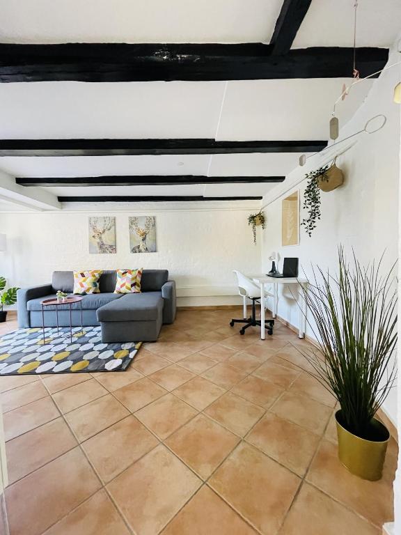 aday - Central Charming Apartment with Terrace, Aalborg