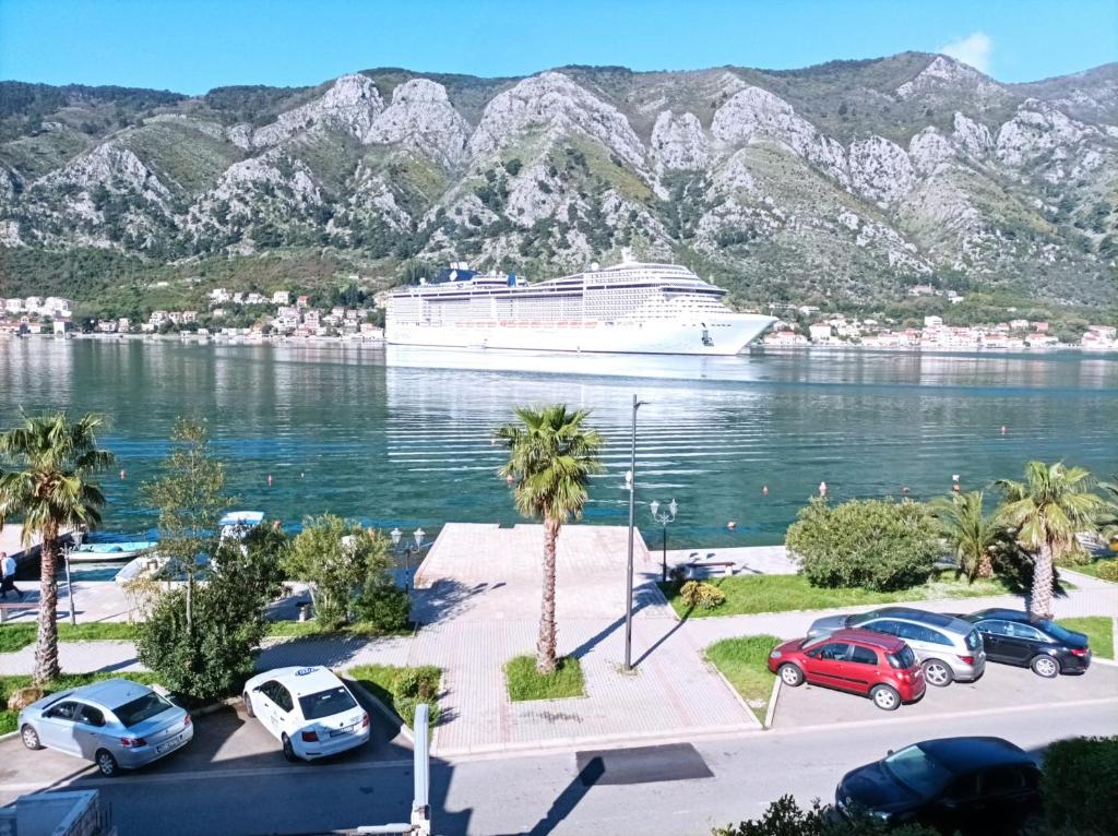 Magic flat by the sea Zoja, Kotor