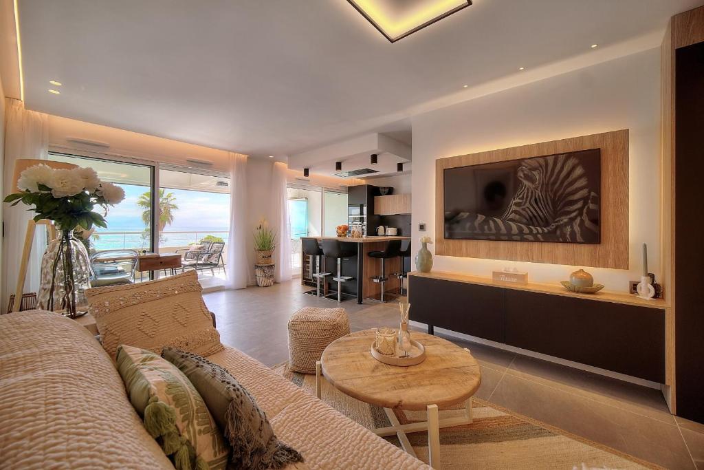 Cannes Luxury Rental - Stunning sea front apartment - 4