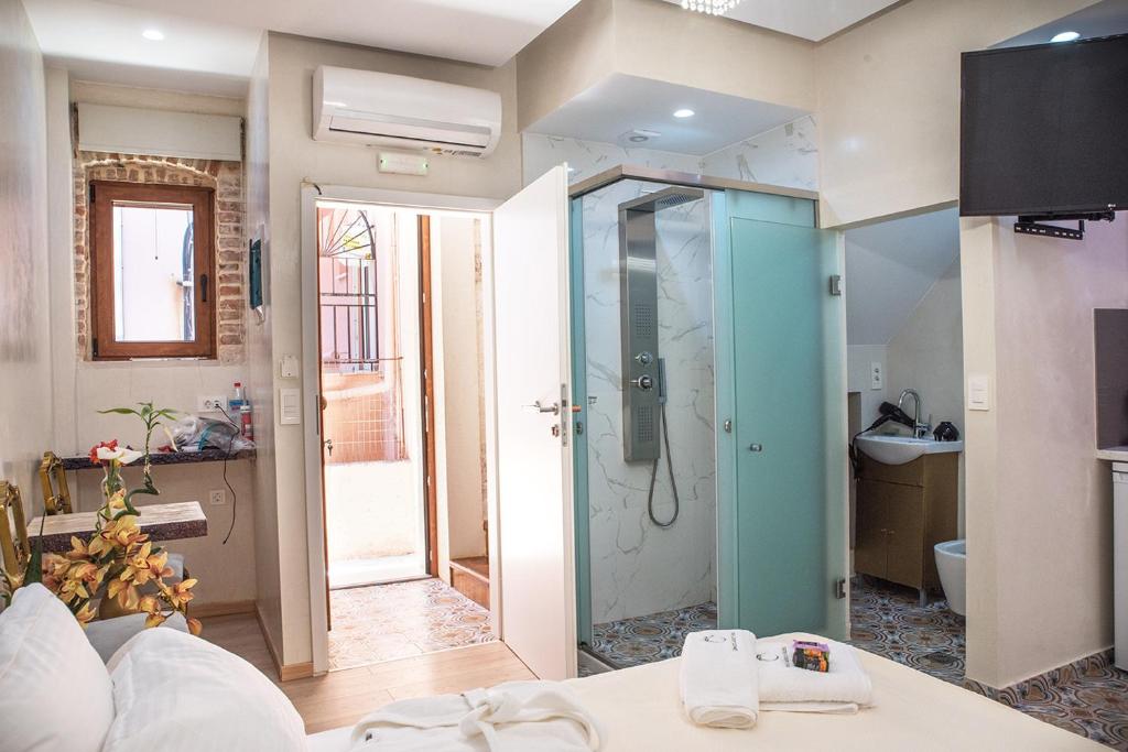 Edward Luxury Suites photo
