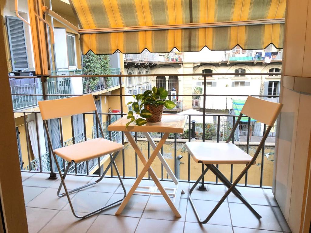Central Torino Apartment with Balcony Walk to Porta Nuova & Metro - 3