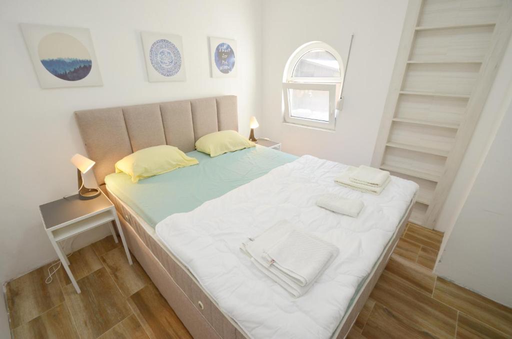 Apartemen dengan Balkon