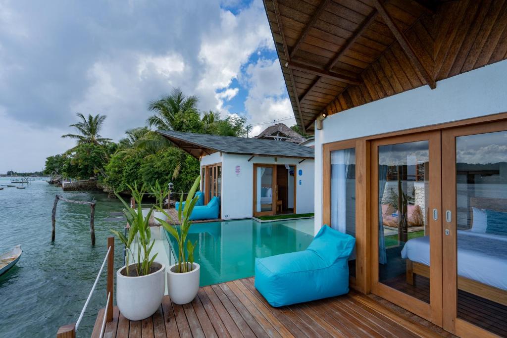 Indigo Blue Ceningan