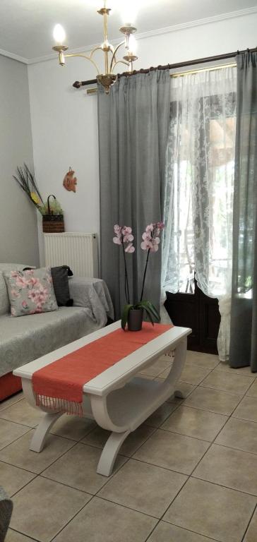 Poly's Sea Side House — Hotel in Koropi