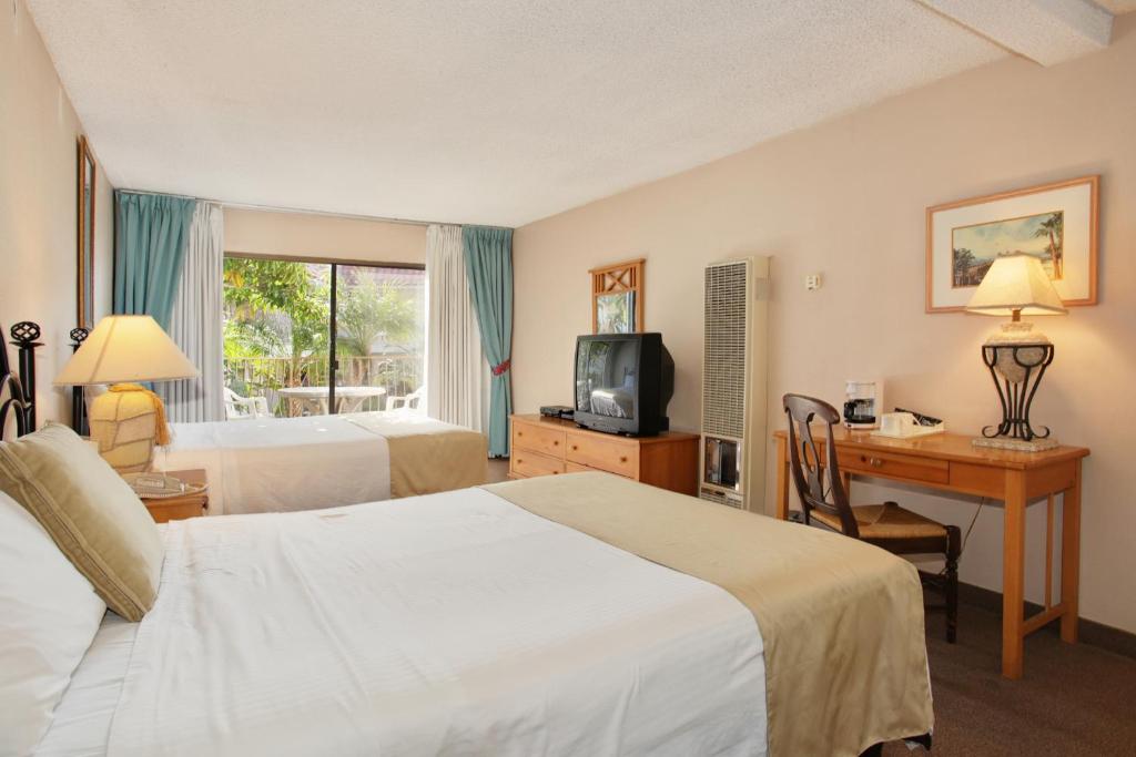 Oceanside Marina Suites - A Waterfront Hotel photo