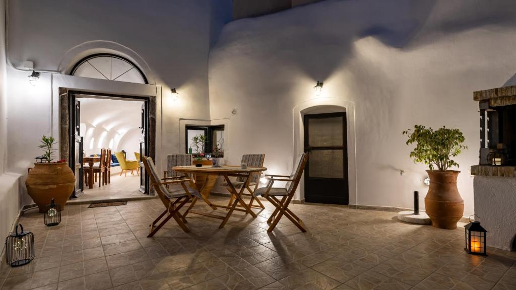 Iridanos Cave House photo