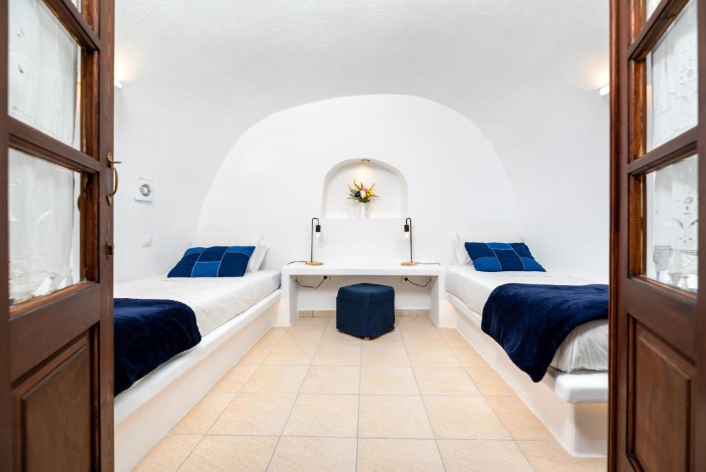 Iridanos Cave House photo