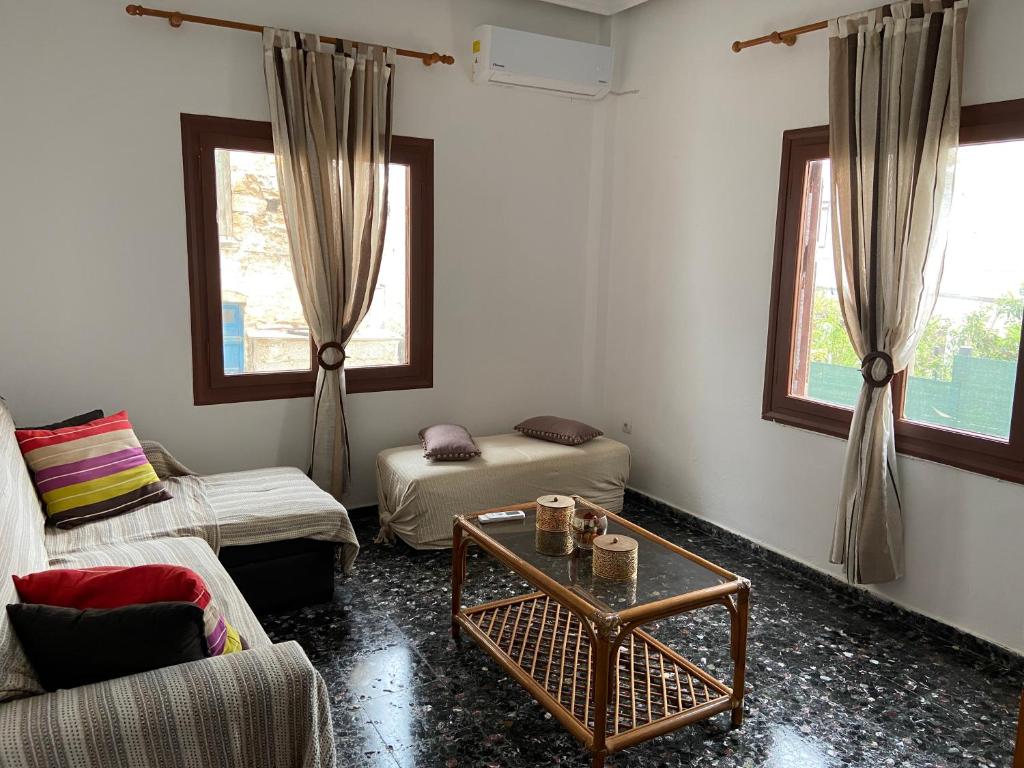 Mike's apartment, Palaiochóra