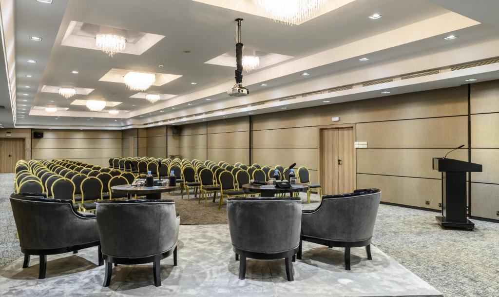 Tárgyalóterem/bálterem