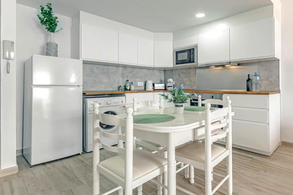 Neptuno Oceanview Suite with pool and beach private access - 3