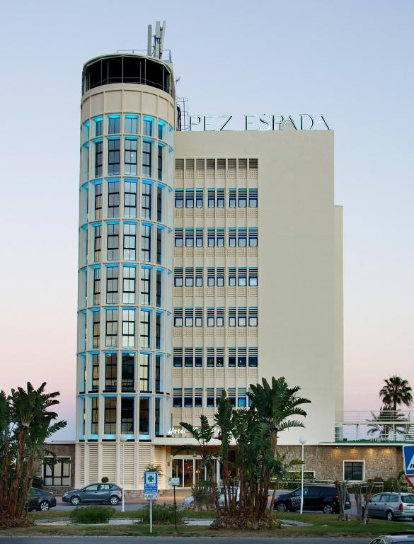 Medplaya Hotel Pez Espada — Hotel building in Torremolinos, Andalusia