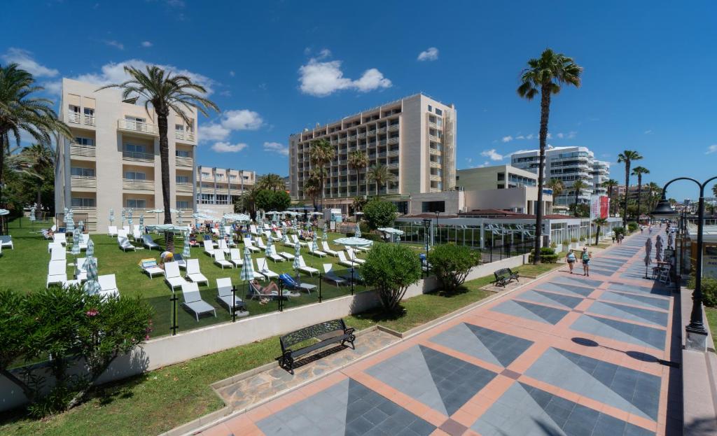 Medplaya Hotel Pez Espada — Hotel building in Torremolinos, Andalusia