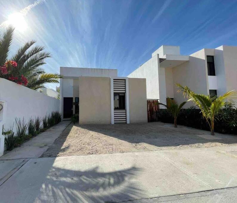 Cute 3 bedroom home with private beach club