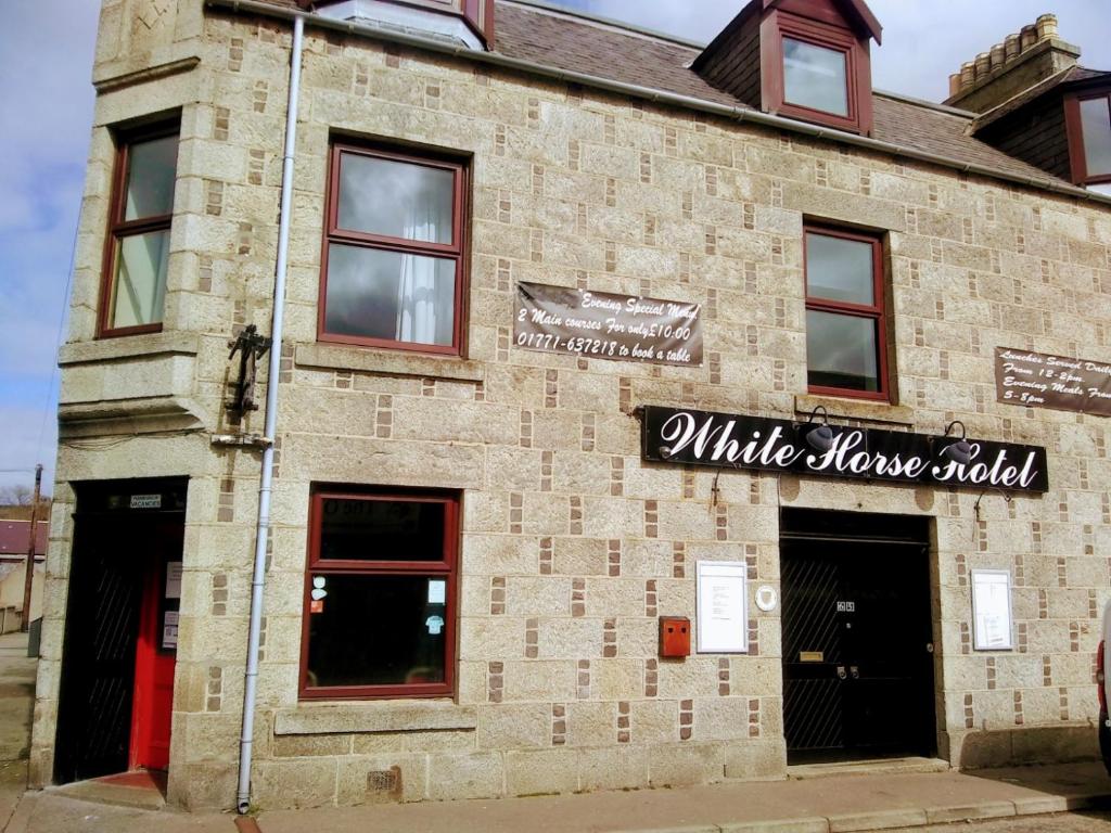 White Horse Hotel, Strichen - pet-friendly stay
