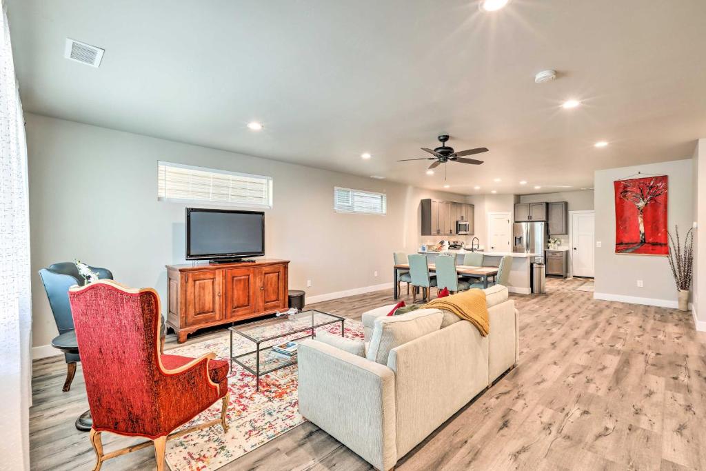 Modern Flagstaff Home, 4 Mi to Downtown!, Flagstaff