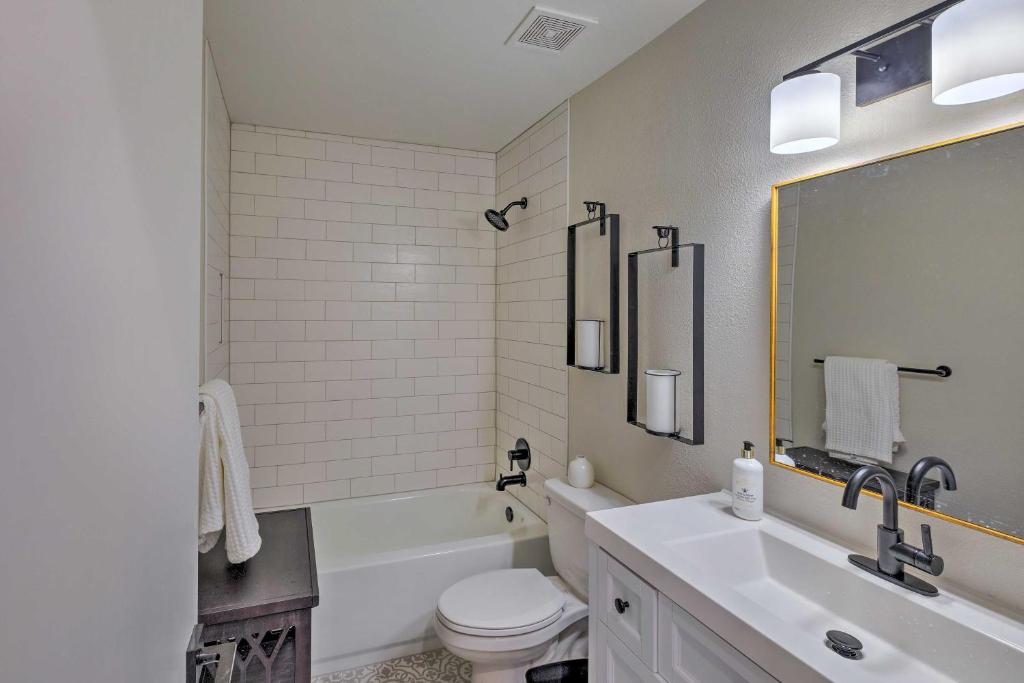 Stylish Lewisville Home Near Downtown Dallas! photo