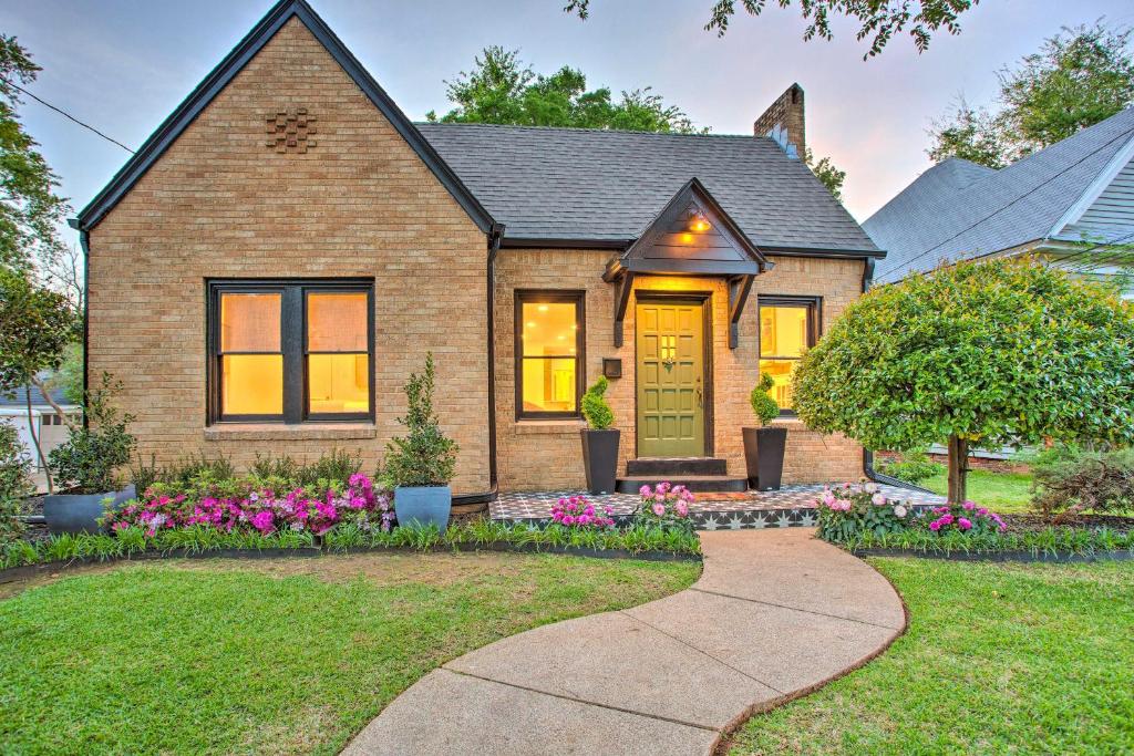 Newly Updated and Charming Azalea District Home, Tyler