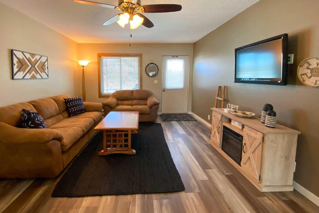 Sacajawea Suite 1 with Deck in Heart of Medora!, Medora