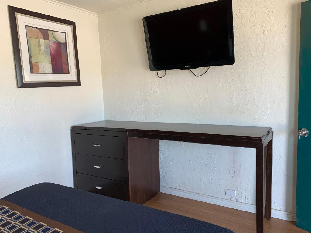 Budget Inn photo