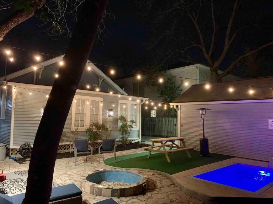 Pershing Place: Historic home with heated spa/pool by Zoo, Pearl, Golf, Witte — Hotel in San Antonio (TX)