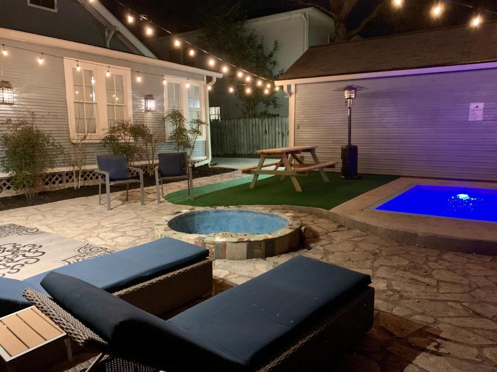 Pershing Place: Historic home with heated spa/pool by Zoo, Pearl, Golf, Witte photo