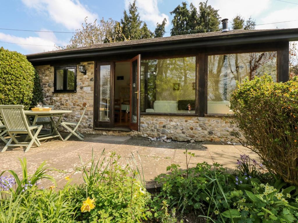 Puffin Cottage, Hawkchurch - pet-friendly stay