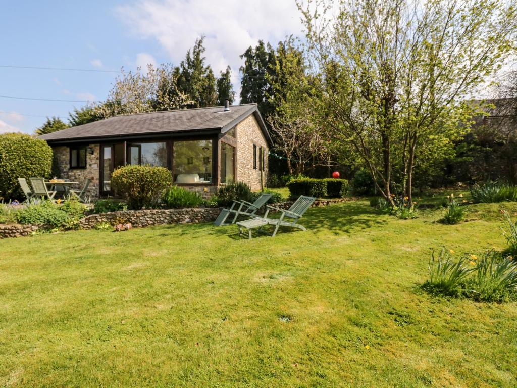 Puffin Cottage, Hawkchurch photo 4