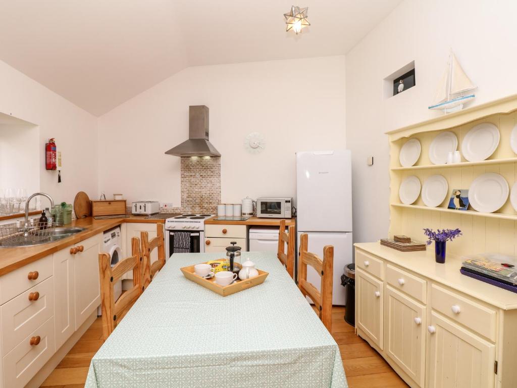 Puffin Cottage, Hawkchurch photo 5