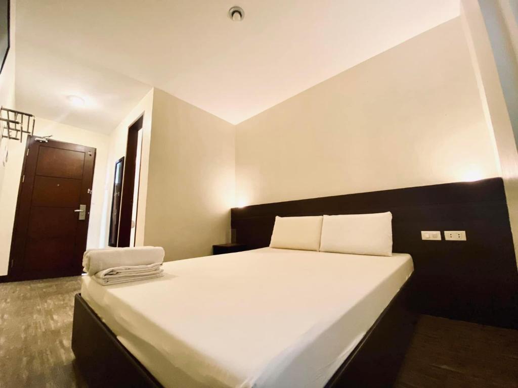Traveler's Inn Bajada photo